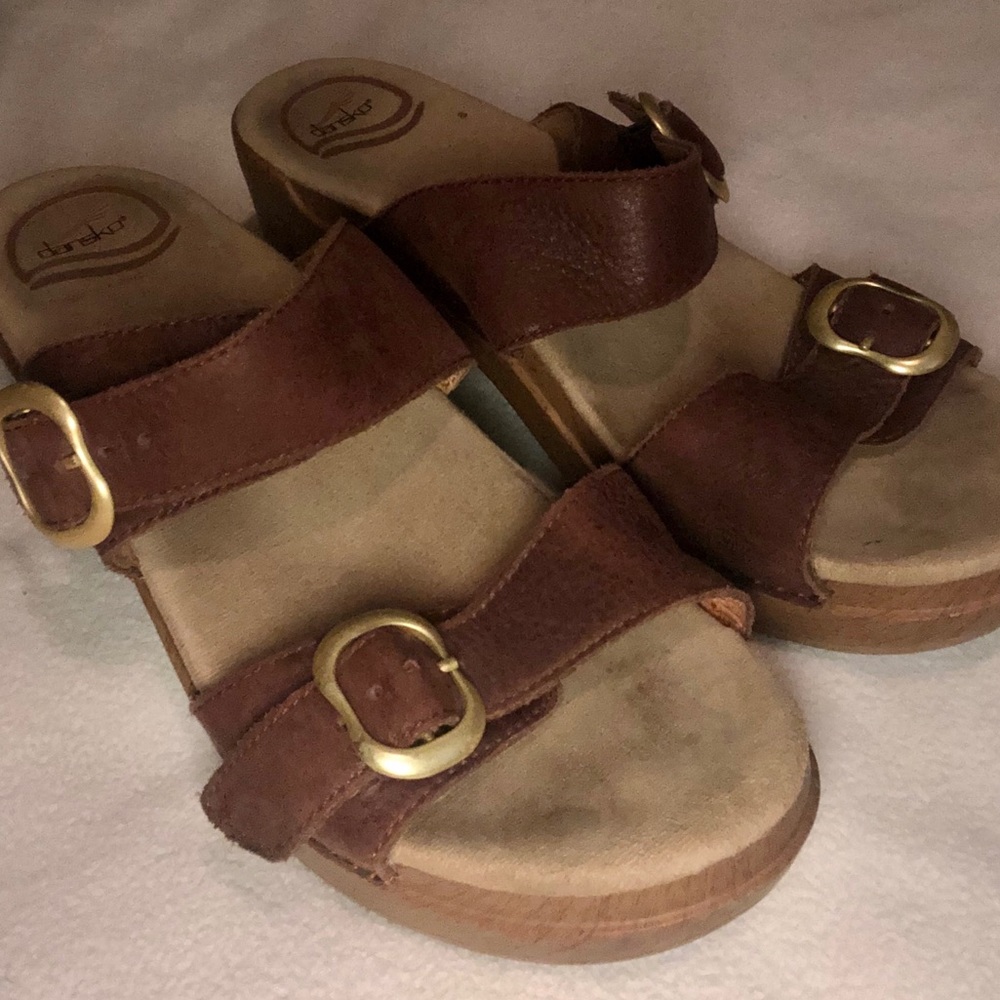 Dansko brown w/buckles slip-on Sandals!